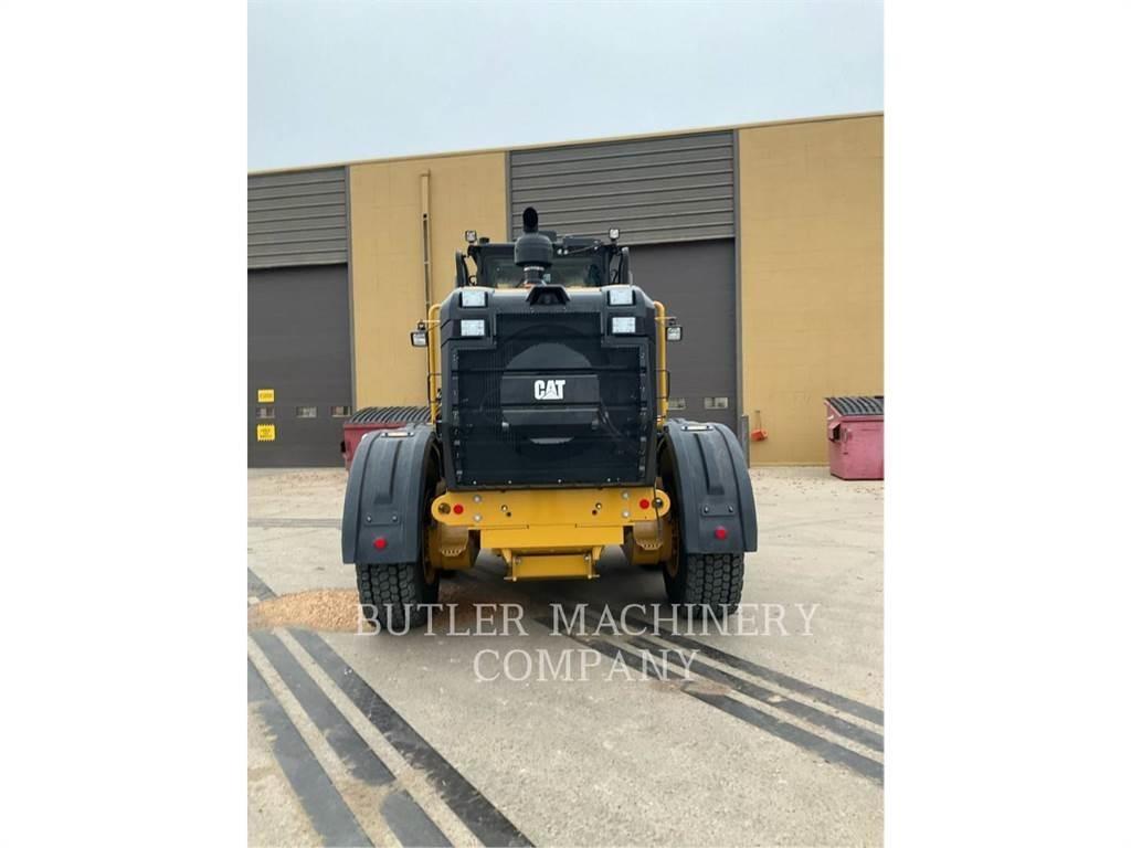 CAT 150-15AWD معدات تمهيد الطرق