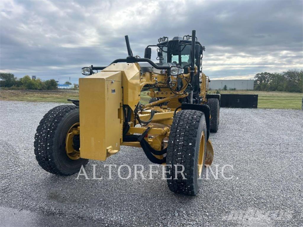 CAT 150-15AWD معدات تمهيد الطرق