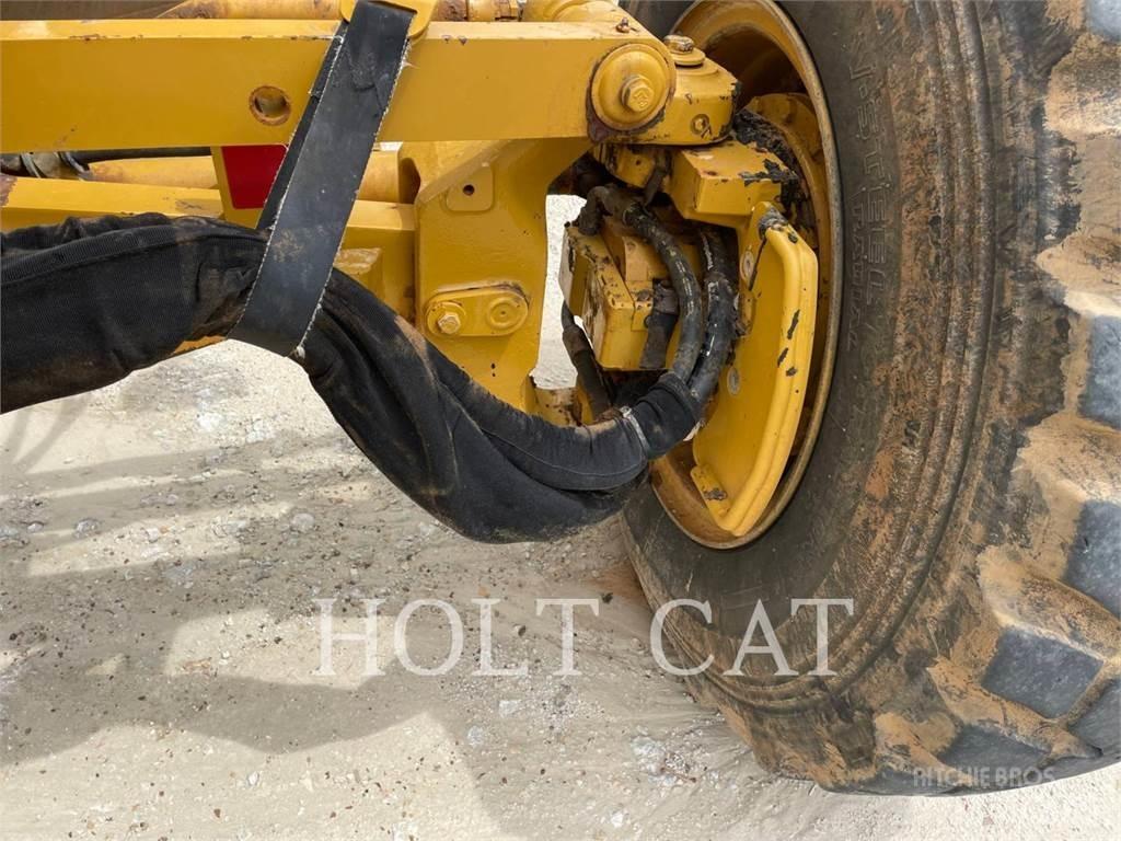 CAT 150-15AWD معدات تمهيد الطرق