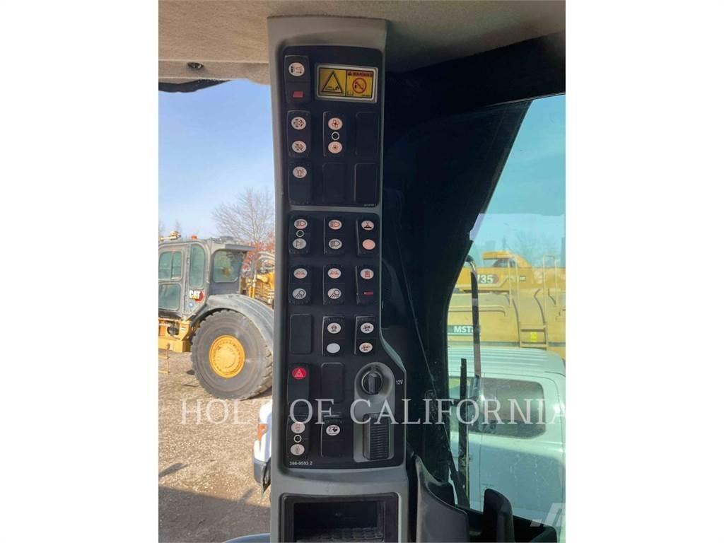 CAT 150 3W معدات تمهيد الطرق