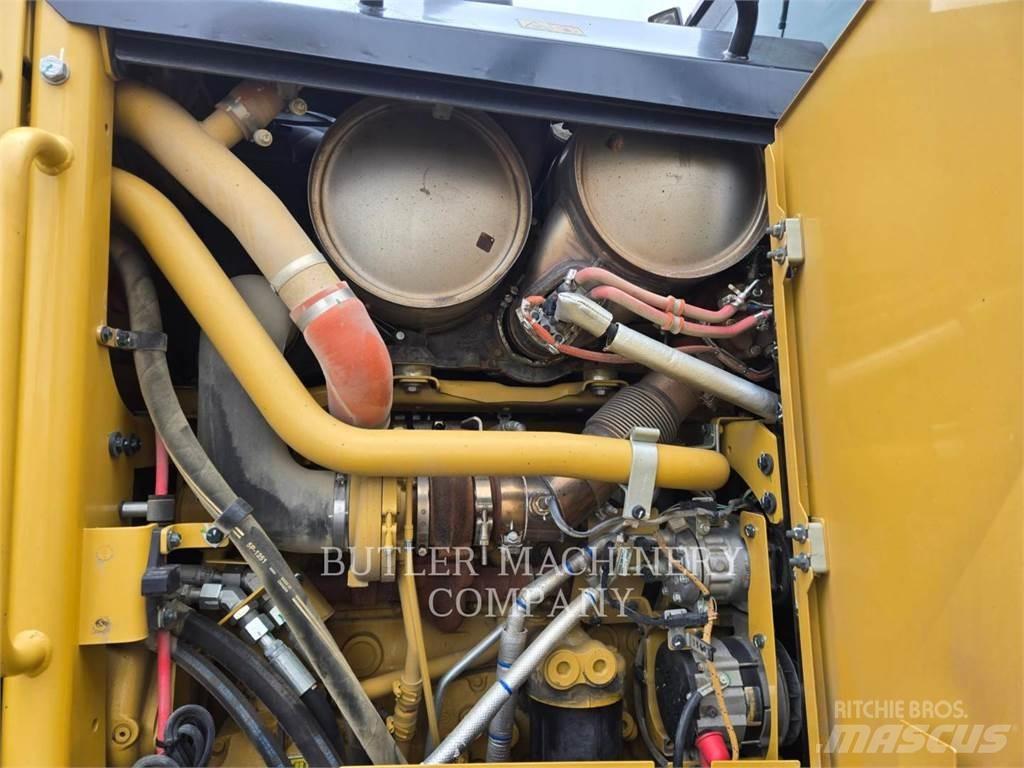 CAT 150 AWD معدات تمهيد الطرق