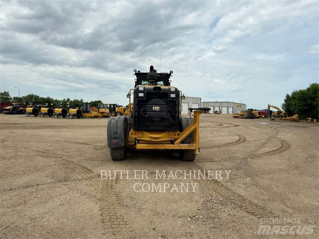 CAT 150 AWD معدات تمهيد الطرق