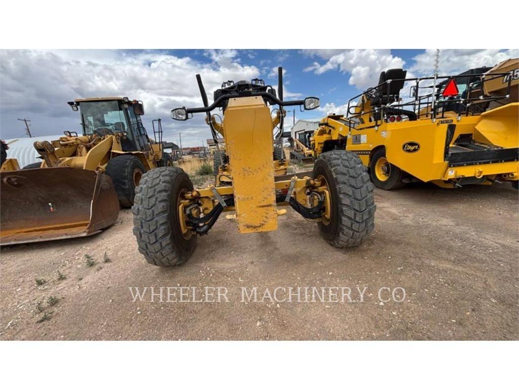 CAT 150 AWD معدات تمهيد الطرق