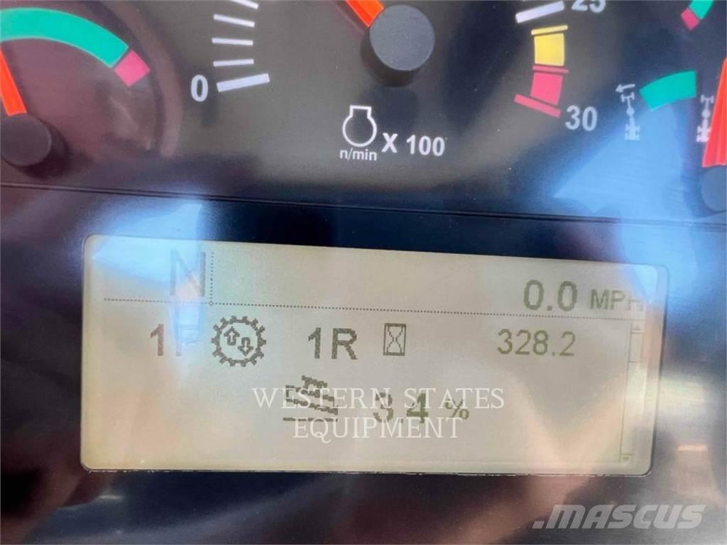 CAT 150 AWD معدات تمهيد الطرق