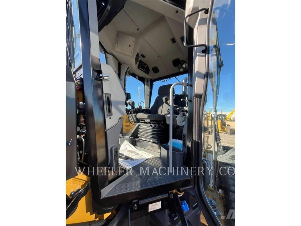 CAT 150 AWD معدات تمهيد الطرق