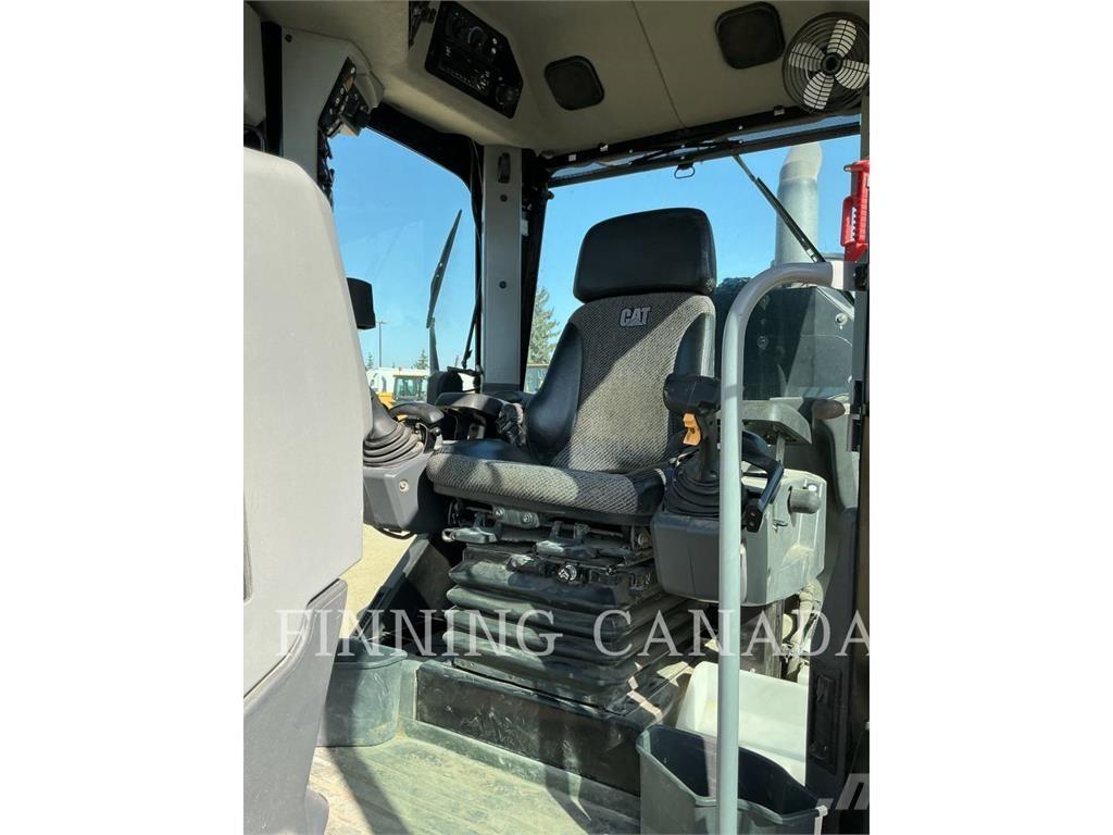 CAT 150 AWD معدات تمهيد الطرق