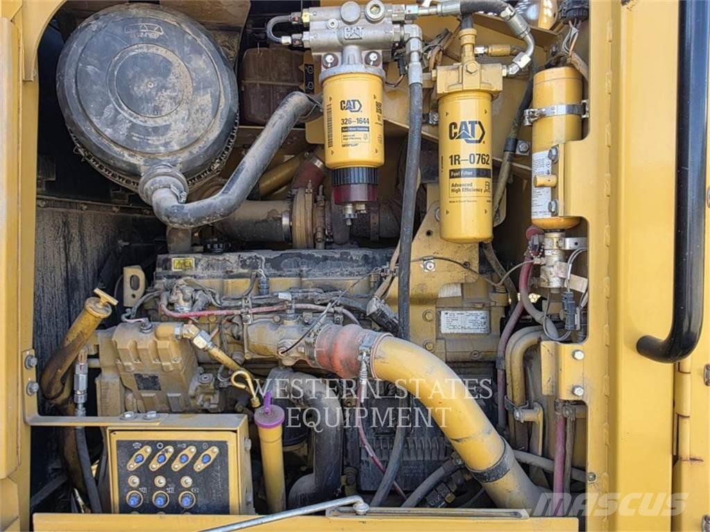 CAT 160M AWD معدات تمهيد الطرق