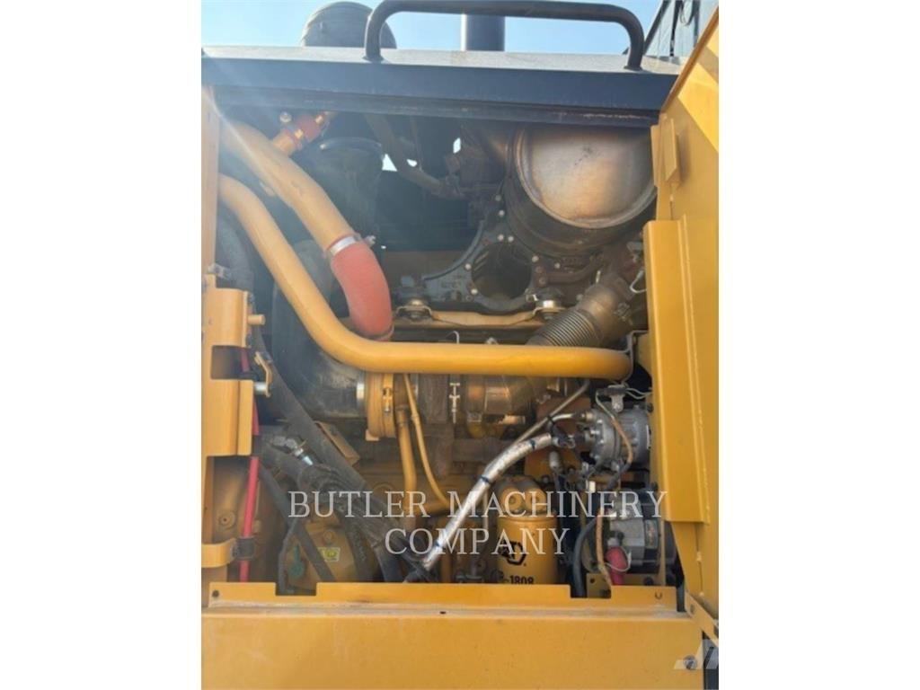 CAT 160M2AWD معدات تمهيد الطرق
