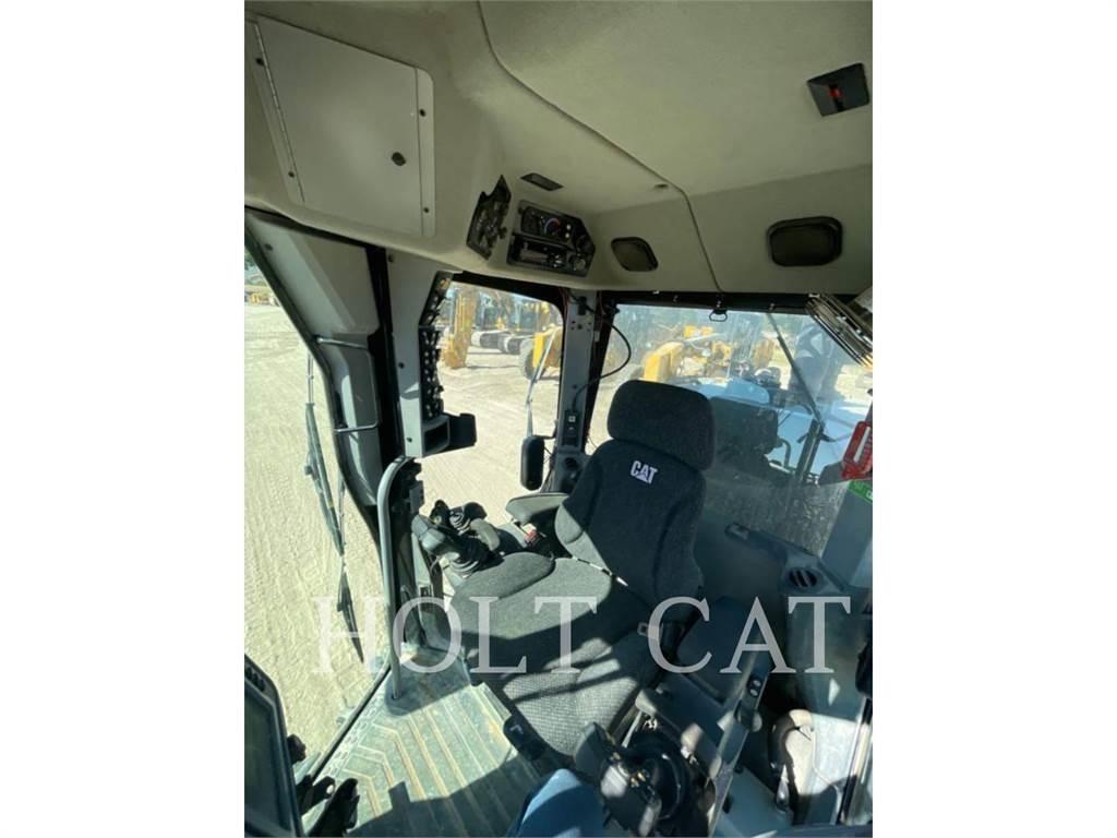 CAT 160M3 معدات تمهيد الطرق