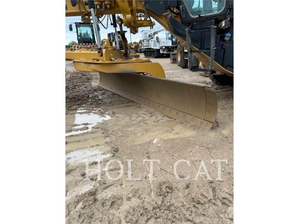 CAT 160M3 معدات تمهيد الطرق