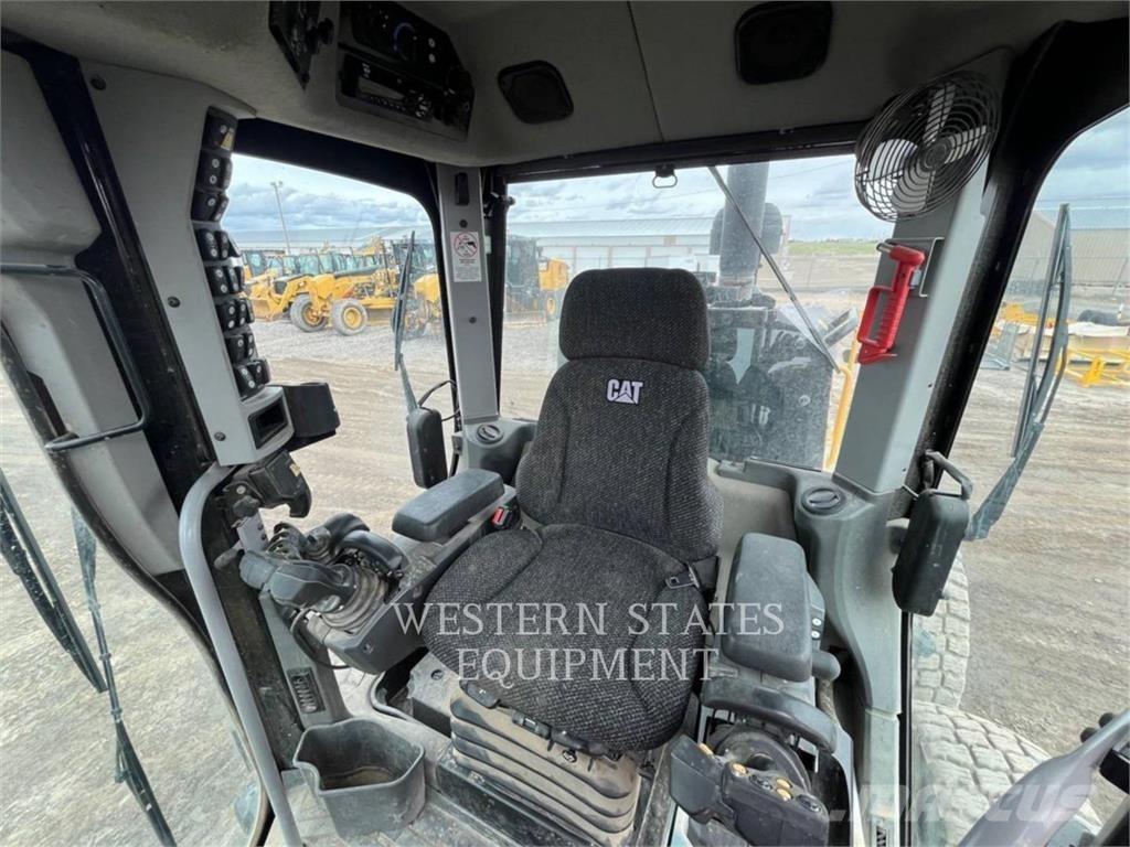 CAT 160M3 معدات تمهيد الطرق