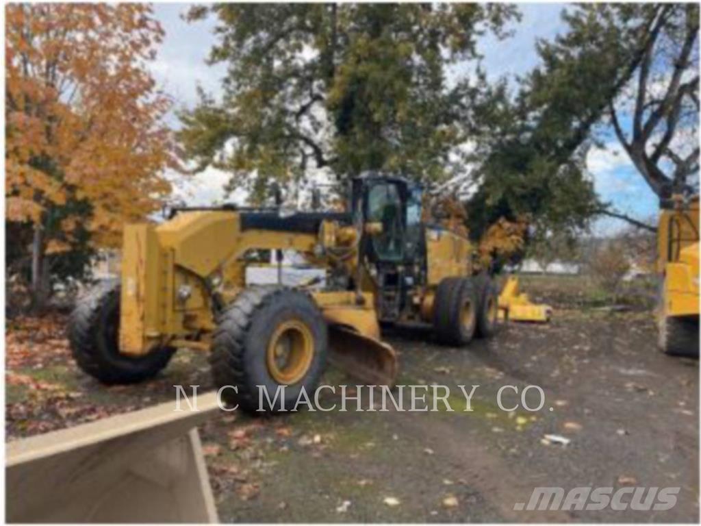 CAT 16M معدات تمهيد الطرق