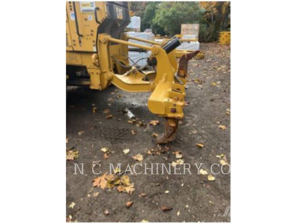 CAT 16M معدات تمهيد الطرق