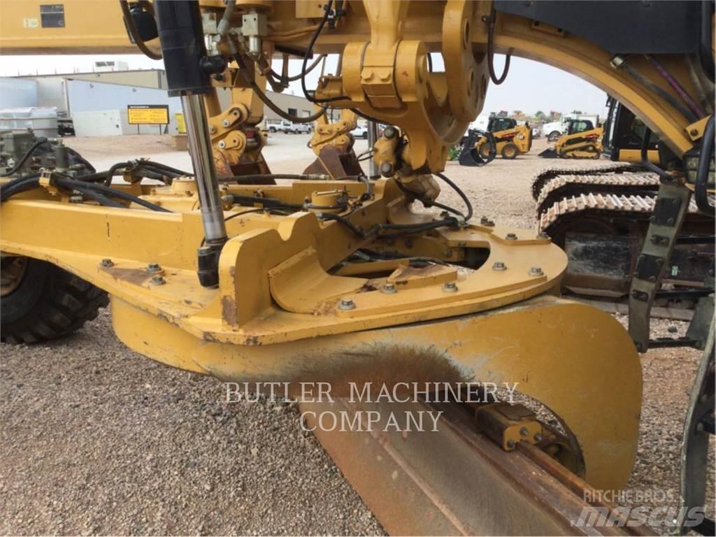 CAT 18 M3 معدات تمهيد الطرق
