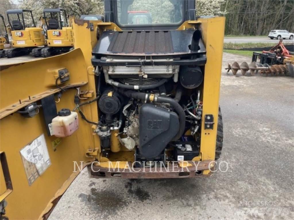 CAT 216B3 CN لوادر انزلاقية التوجيه