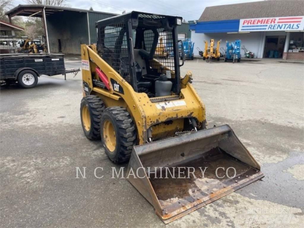 CAT 216B3 CN لوادر انزلاقية التوجيه
