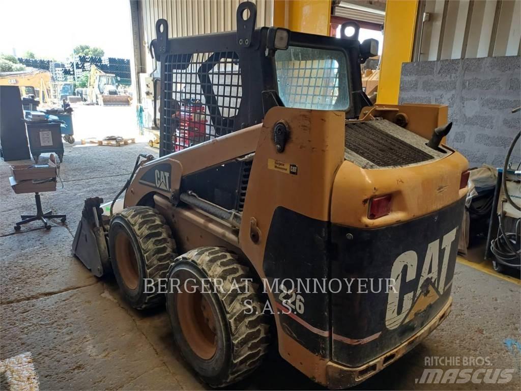 CAT 226 لوادر انزلاقية التوجيه