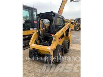 CAT 226 HF لوادر انزلاقية التوجيه