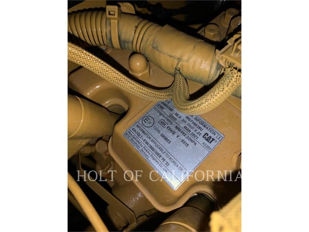 CAT 226 HF لوادر انزلاقية التوجيه