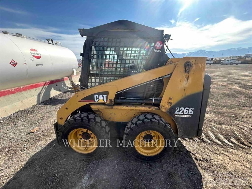 CAT 226B MA11 لوادر انزلاقية التوجيه