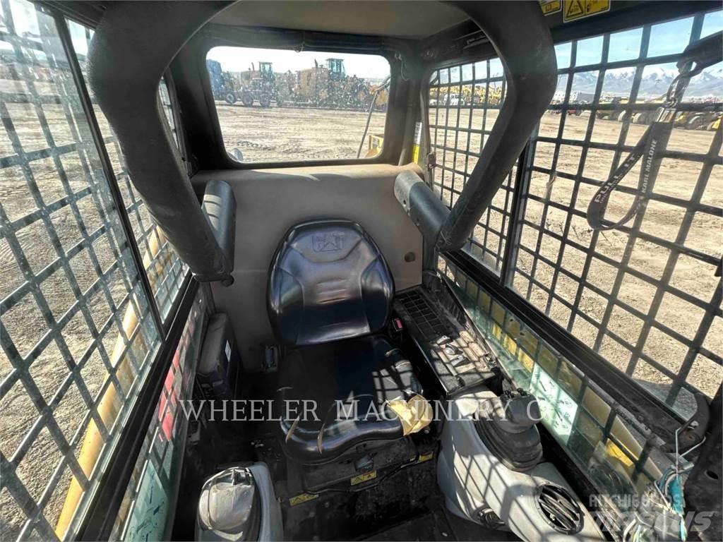 CAT 226B MA11 لوادر انزلاقية التوجيه