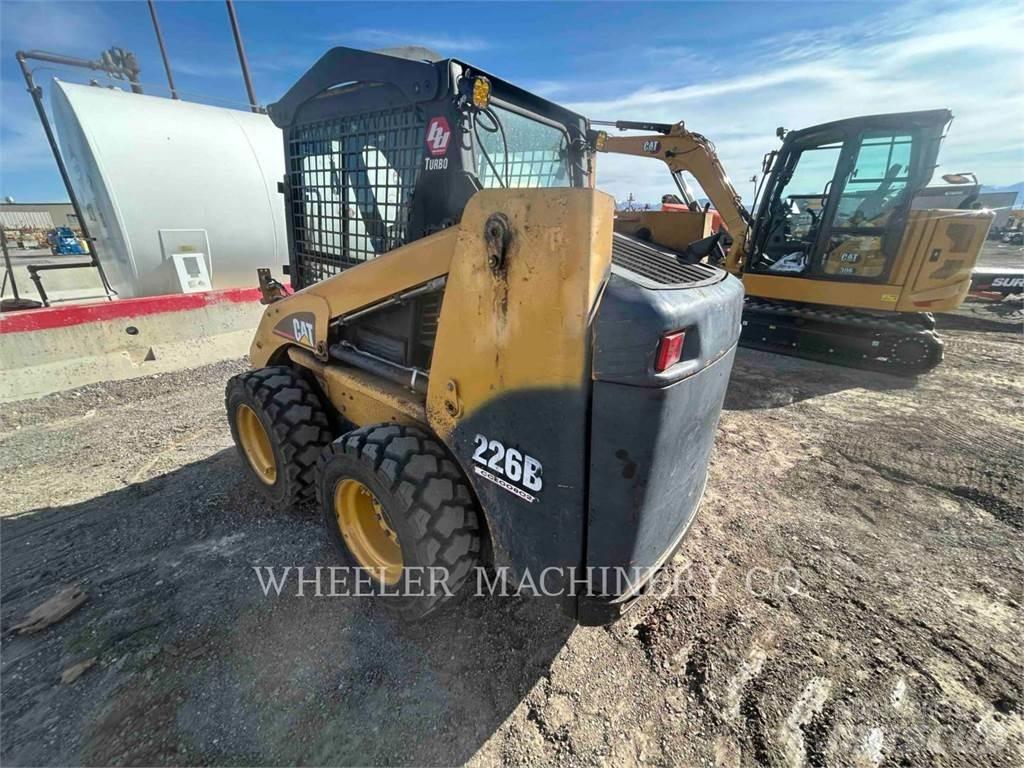 CAT 226B MA11 لوادر انزلاقية التوجيه