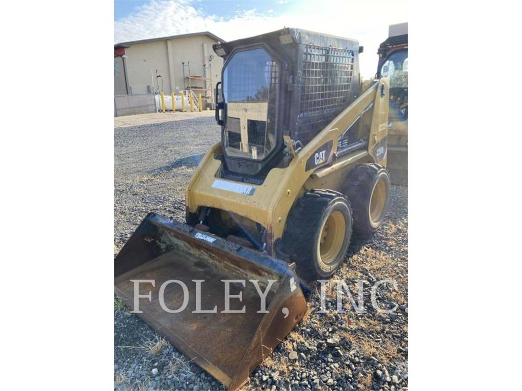 CAT 226B3 لوادر انزلاقية التوجيه