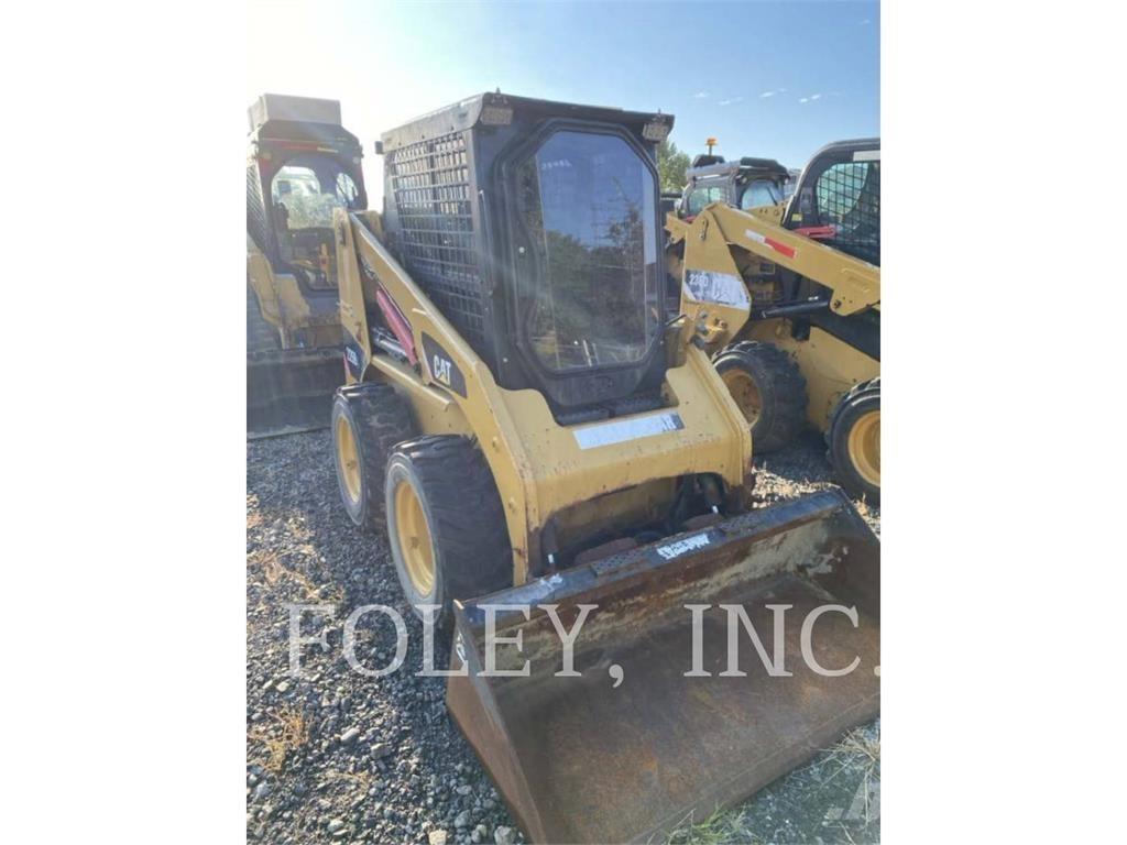 CAT 226B3 لوادر انزلاقية التوجيه