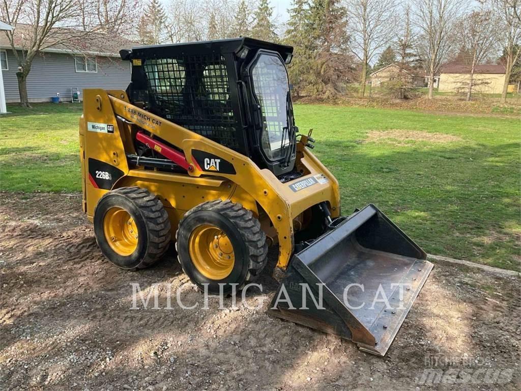 CAT 226B3 C لوادر انزلاقية التوجيه