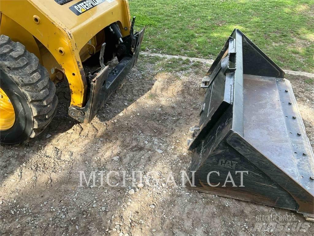 CAT 226B3 C لوادر انزلاقية التوجيه