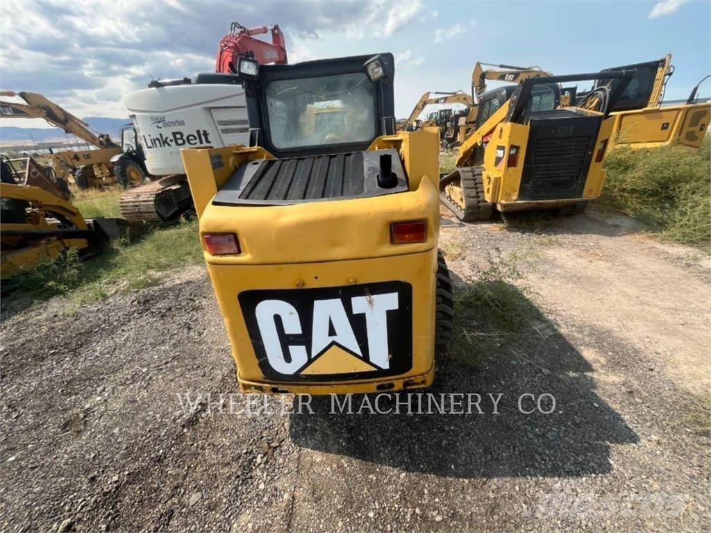 CAT 226B3 C3 لوادر انزلاقية التوجيه