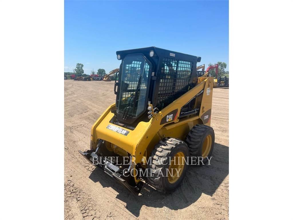 CAT 226B3 C3S2 لوادر انزلاقية التوجيه