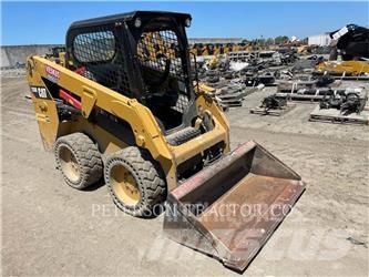 CAT 226D لوادر انزلاقية التوجيه