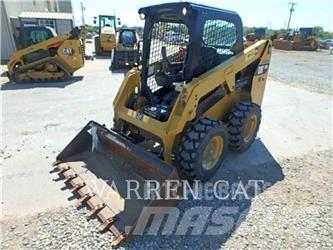 CAT 226D لوادر انزلاقية التوجيه