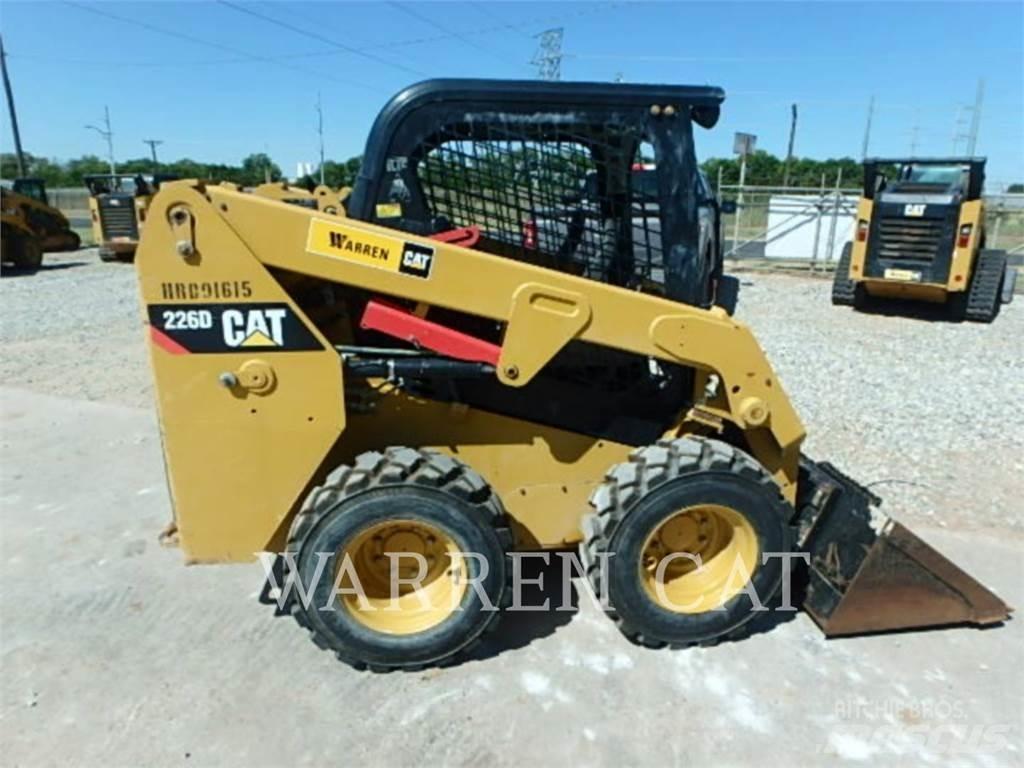 CAT 226D لوادر انزلاقية التوجيه