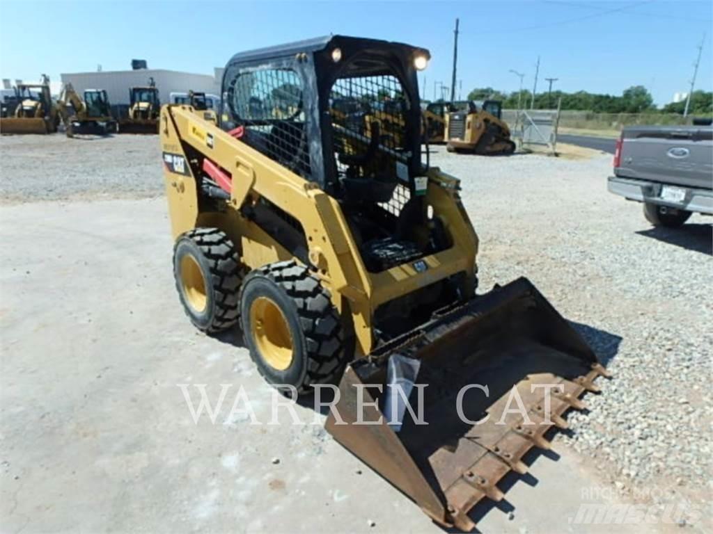 CAT 226D لوادر انزلاقية التوجيه