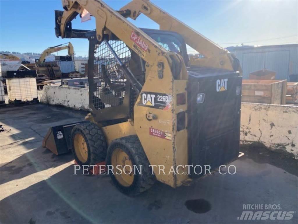 CAT 226D لوادر انزلاقية التوجيه