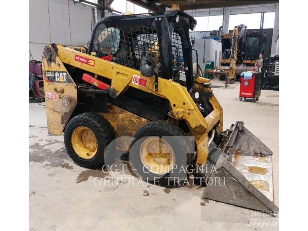 CAT 226D لوادر انزلاقية التوجيه