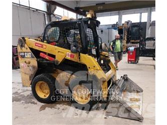 CAT 226D لوادر انزلاقية التوجيه