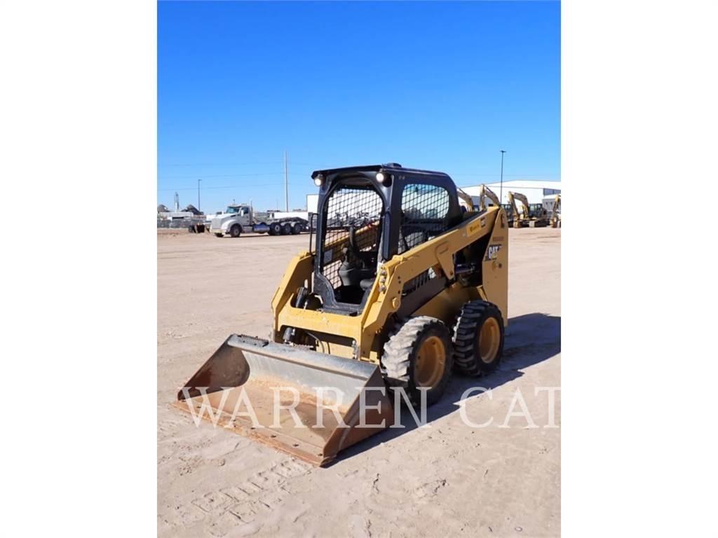 CAT 226D لوادر انزلاقية التوجيه