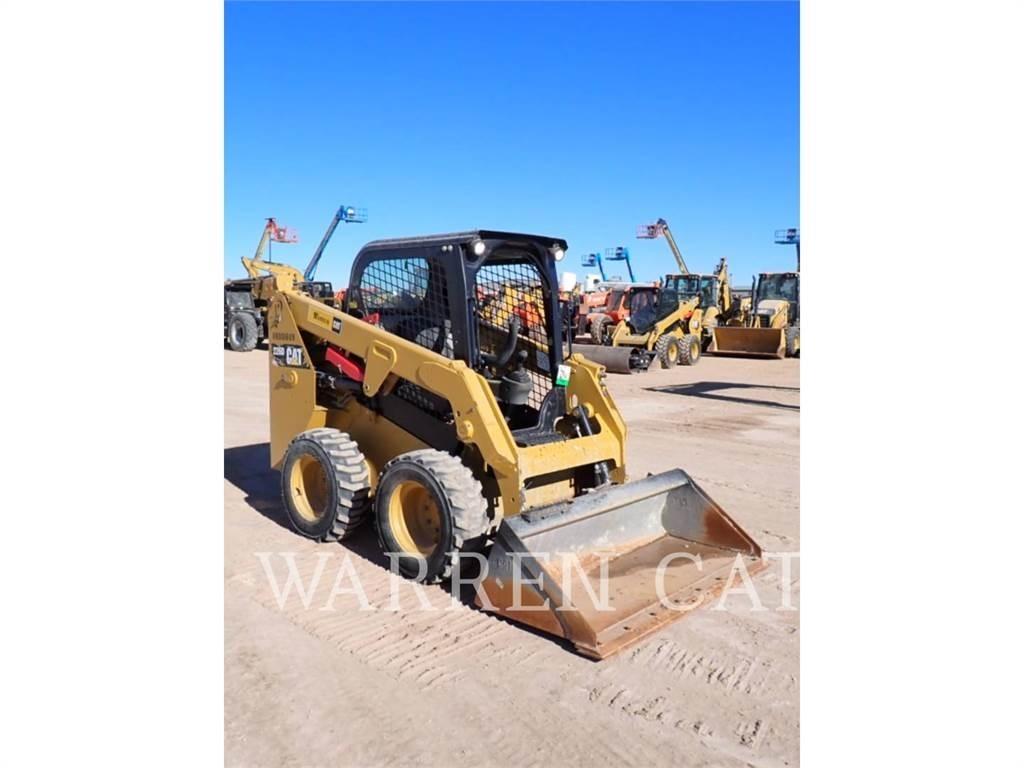 CAT 226D لوادر انزلاقية التوجيه