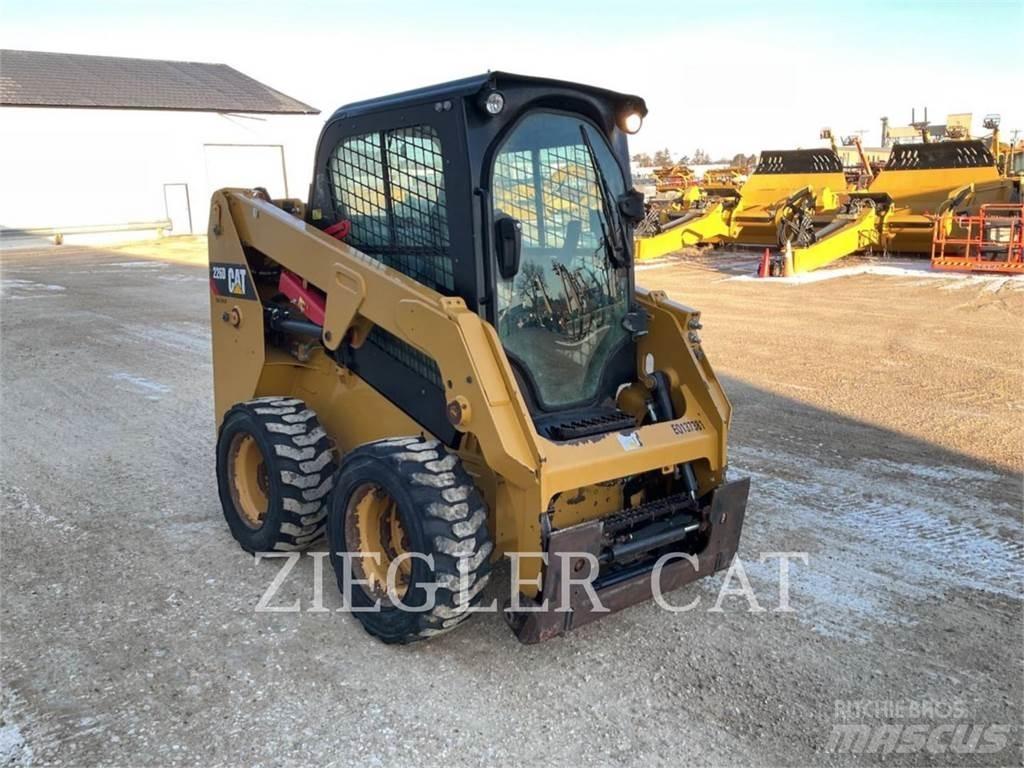 CAT 226D لوادر انزلاقية التوجيه