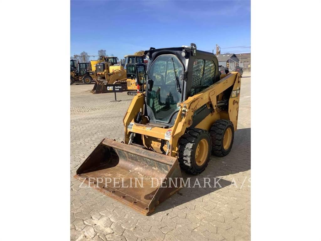 CAT 226D لوادر انزلاقية التوجيه