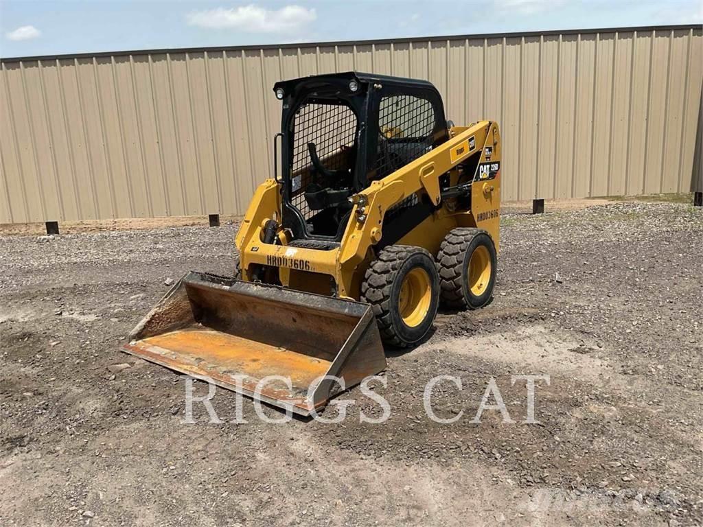 CAT 226D لوادر انزلاقية التوجيه