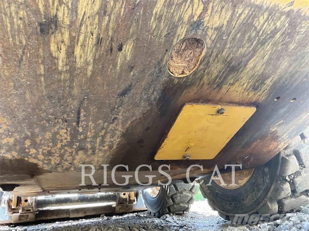 CAT 226D لوادر انزلاقية التوجيه