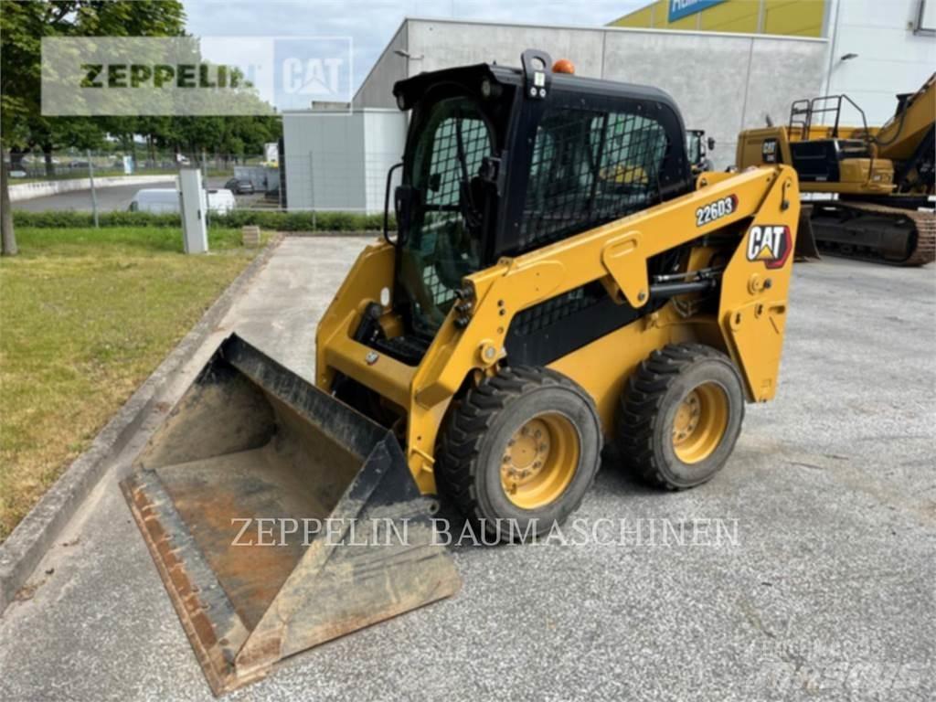 CAT 226D لوادر انزلاقية التوجيه
