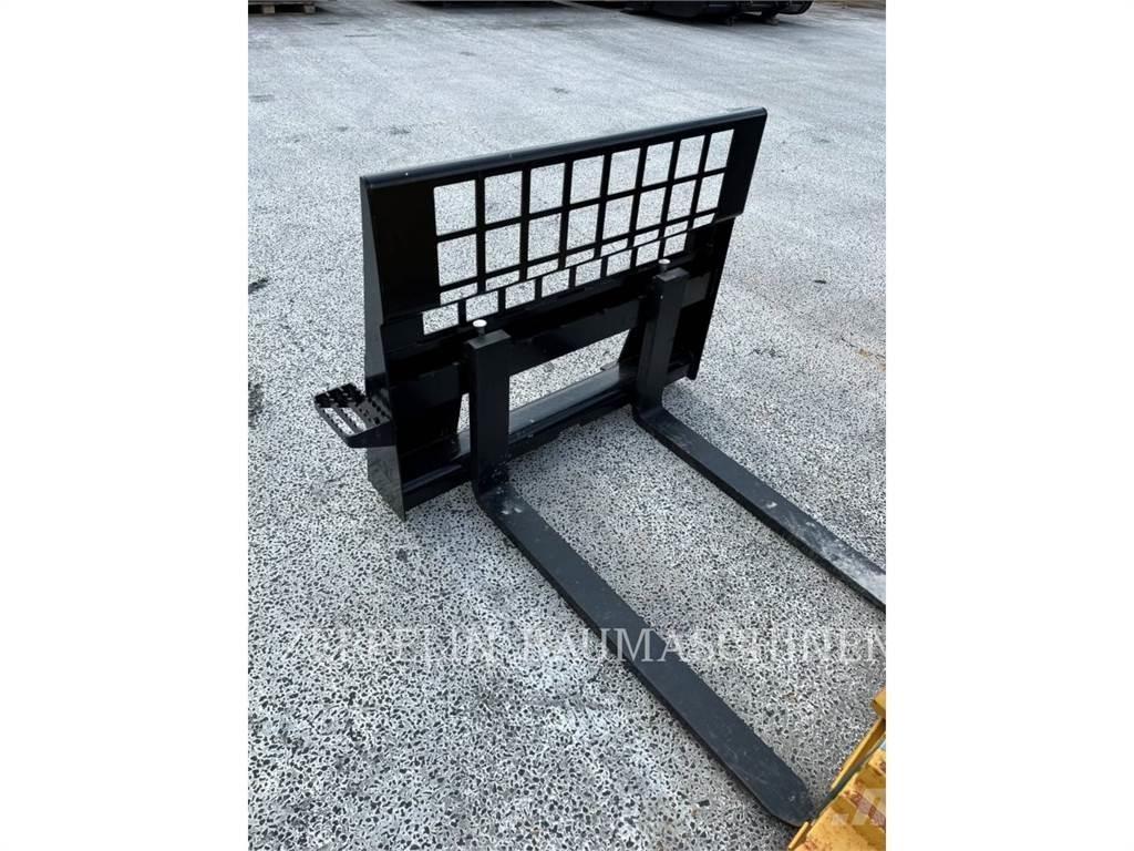 CAT 226D لوادر انزلاقية التوجيه