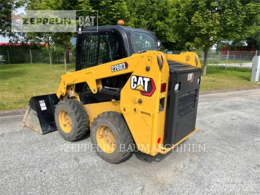 CAT 226D لوادر انزلاقية التوجيه
