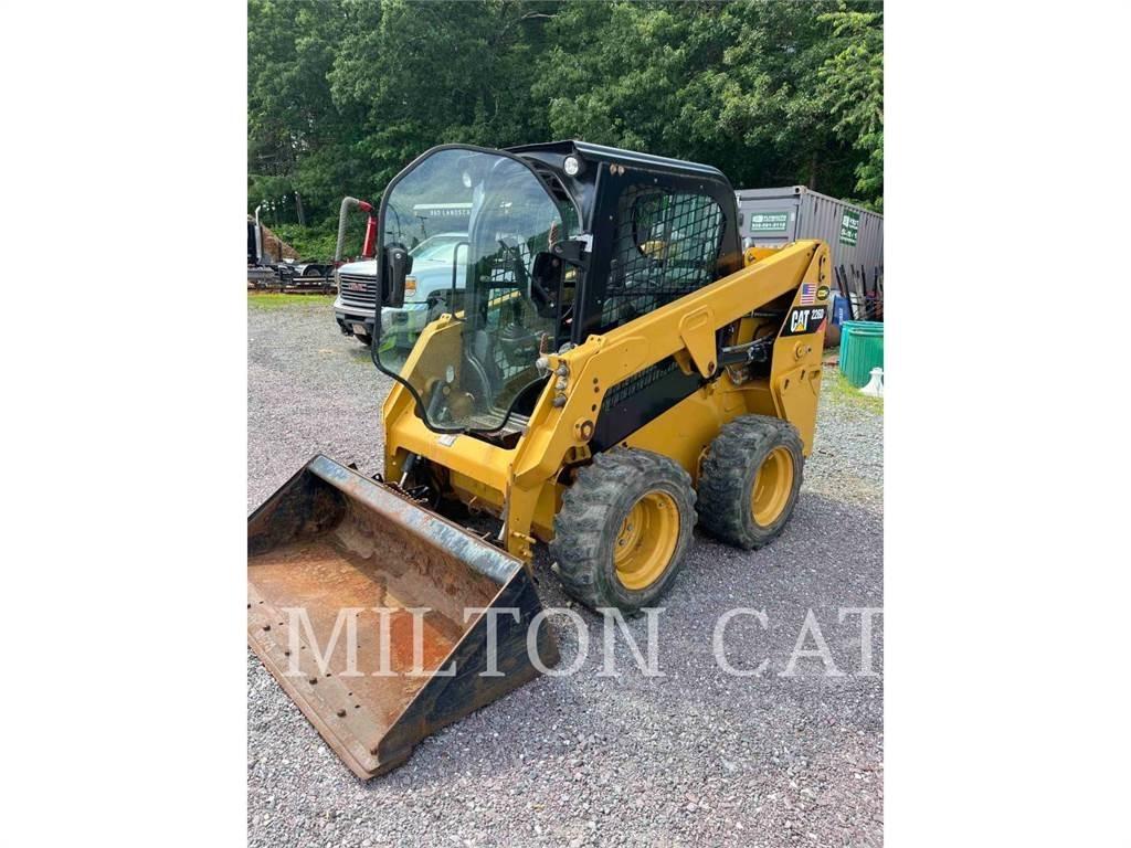 CAT 226D لوادر انزلاقية التوجيه