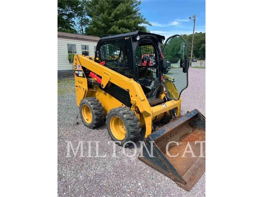 CAT 226D لوادر انزلاقية التوجيه